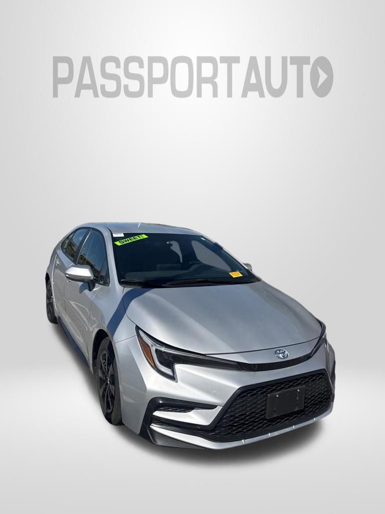 Used 2024 Toyota Corolla SE image 3