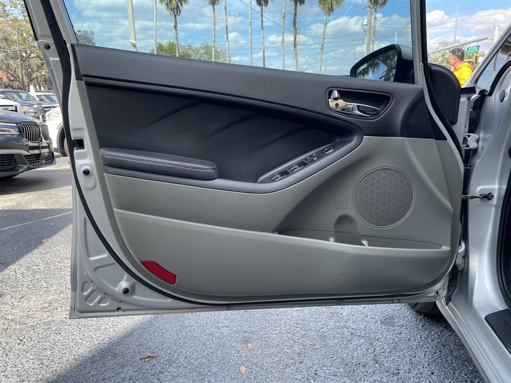 Used 2015 Kia Forte LX image 32