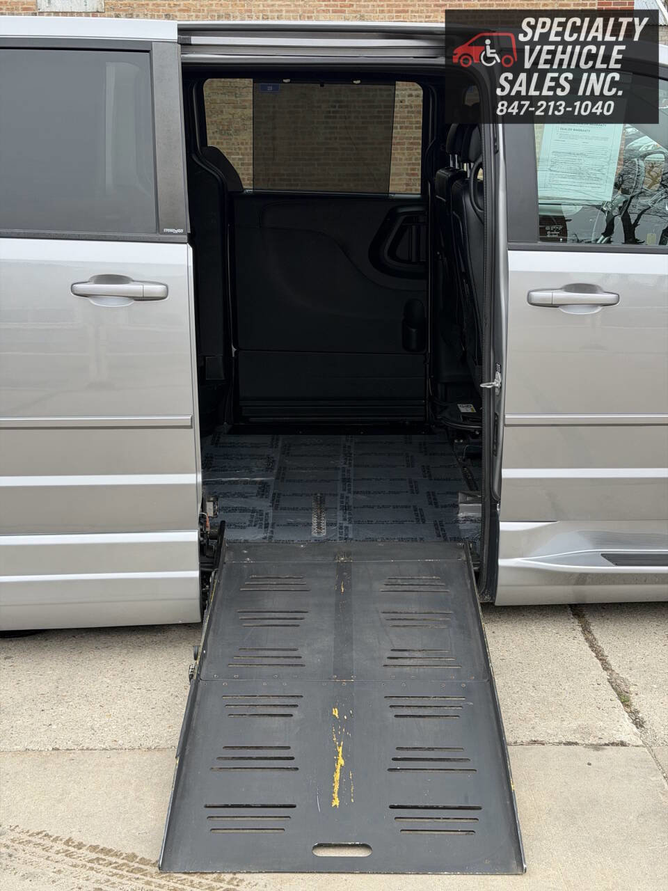 Used 2014 Dodge Grand Caravan R/T image 16