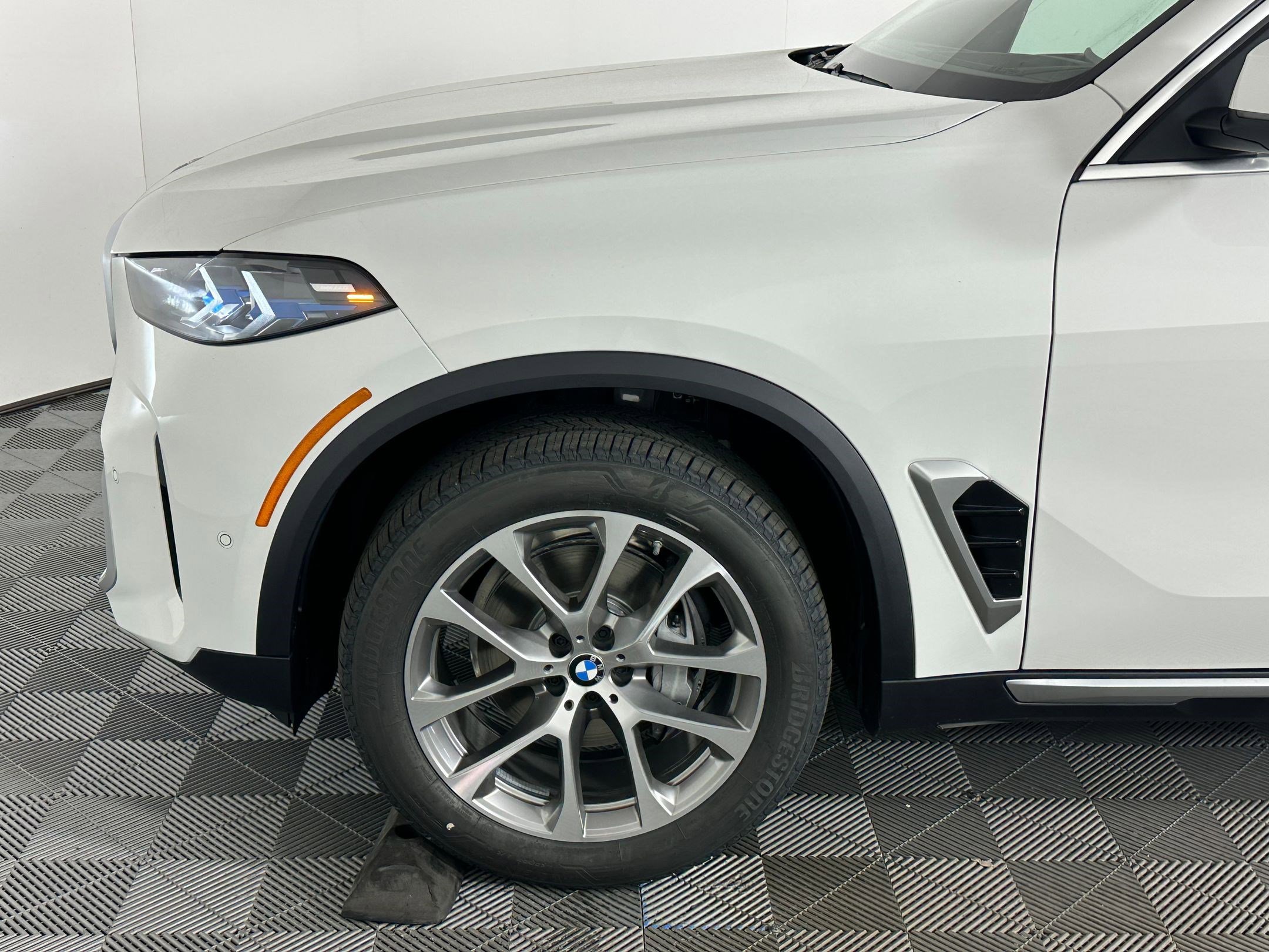 Used 2026 BMW X5 sDrive40i image 9