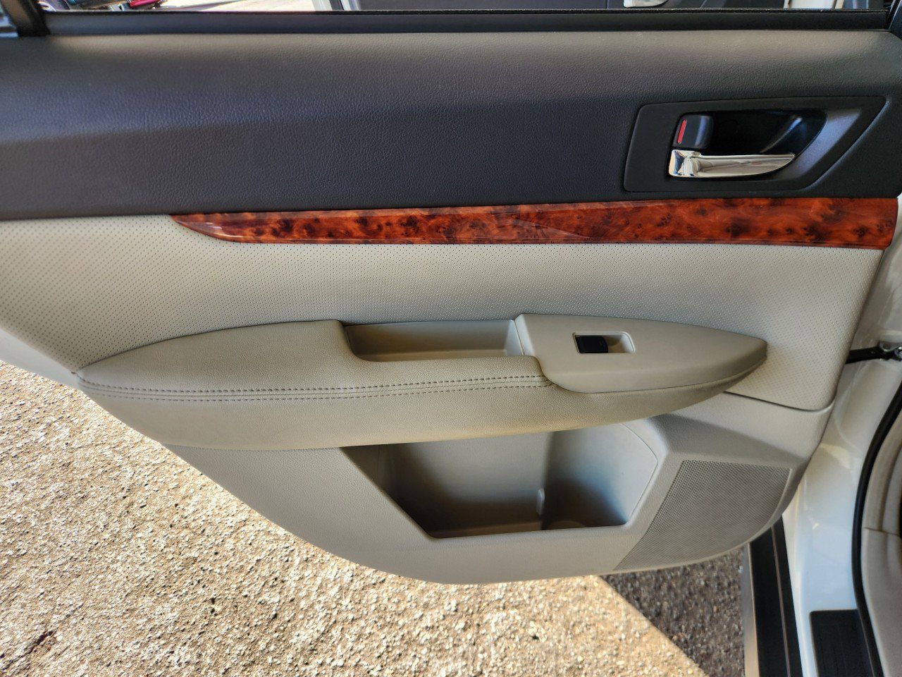 Used 2012 Subaru Outback 2.5i Limited image 14