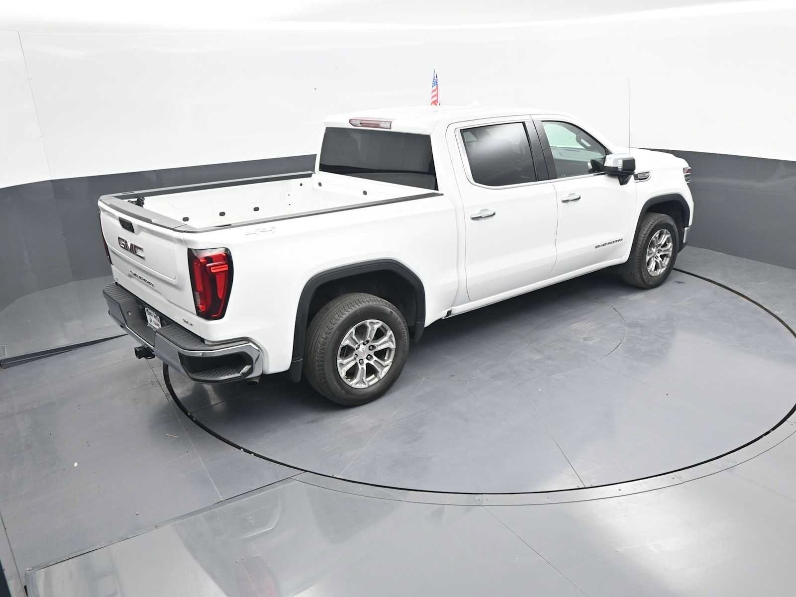 Used 2024 GMC Sierra 1500 SLT AWD/4WD image 17