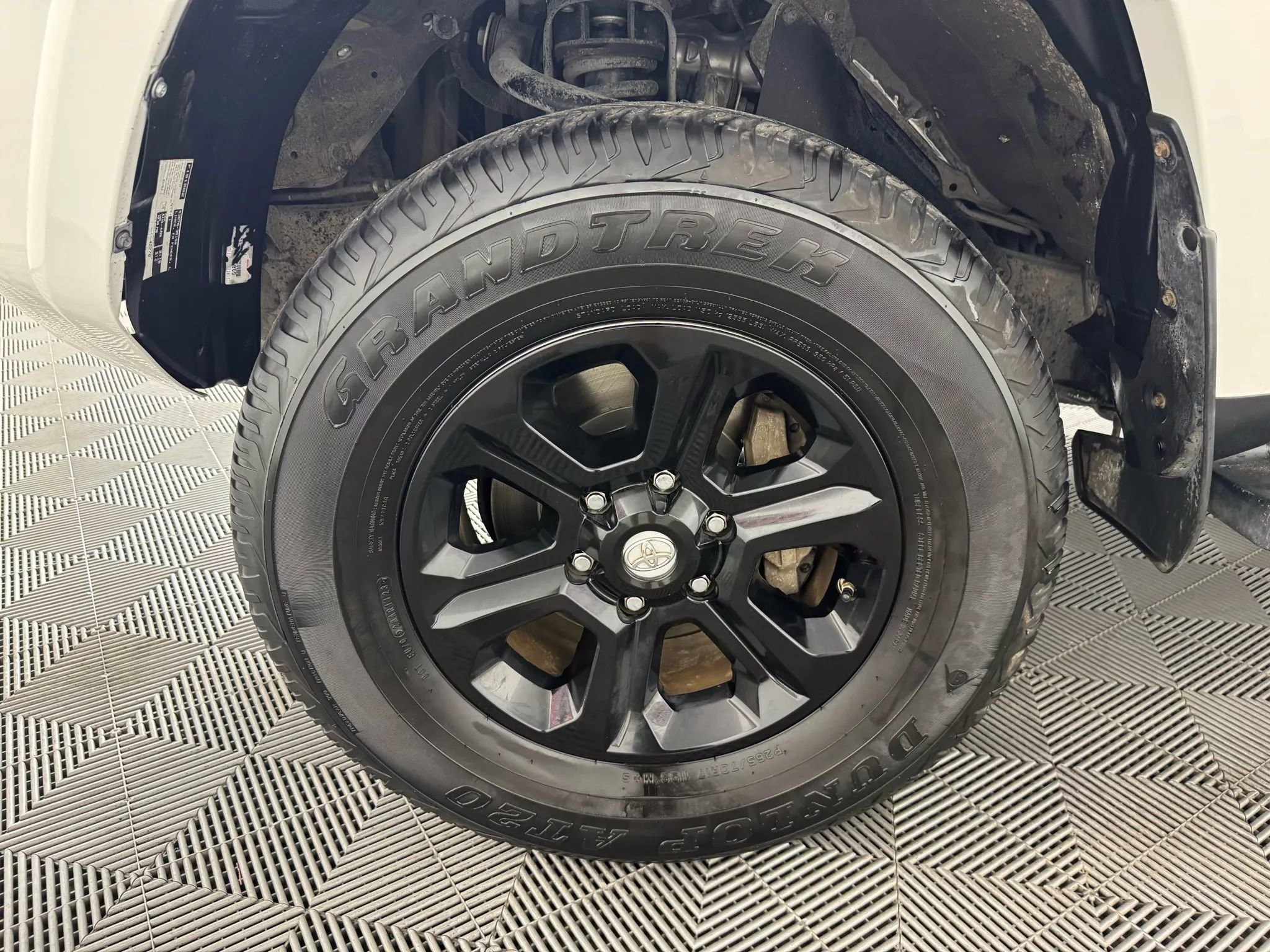 Used 2019 Toyota 4Runner SR5 Premium AWD/4WD image 44