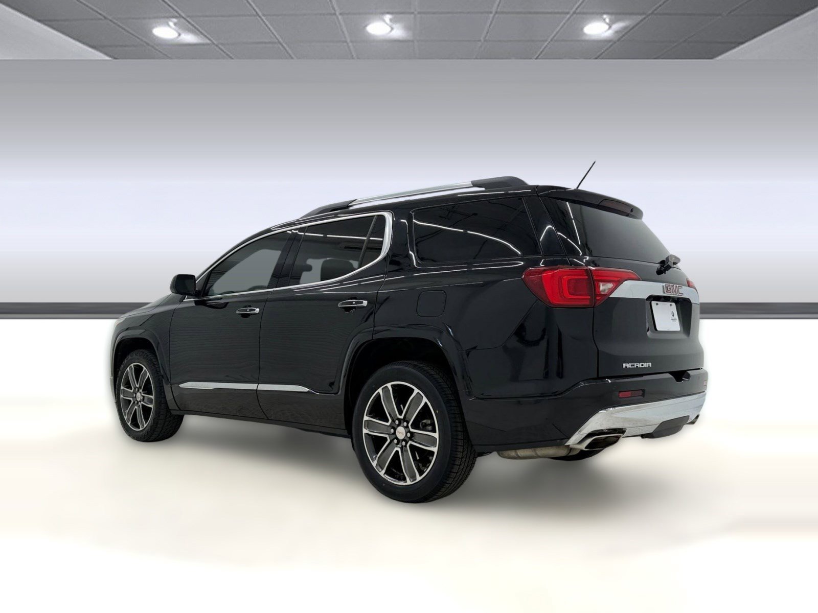 Used 2018 GMC Acadia Denali w/ Technology Package image 3