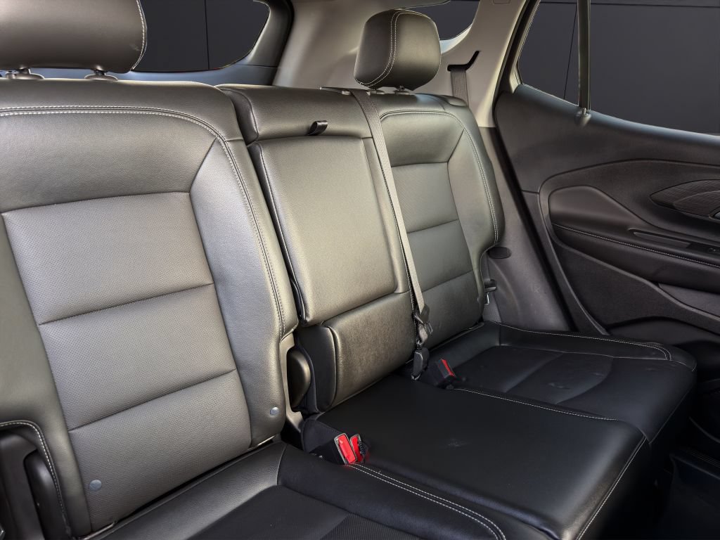 Used 2023 GMC Terrain SLT AWD/4WD image 17