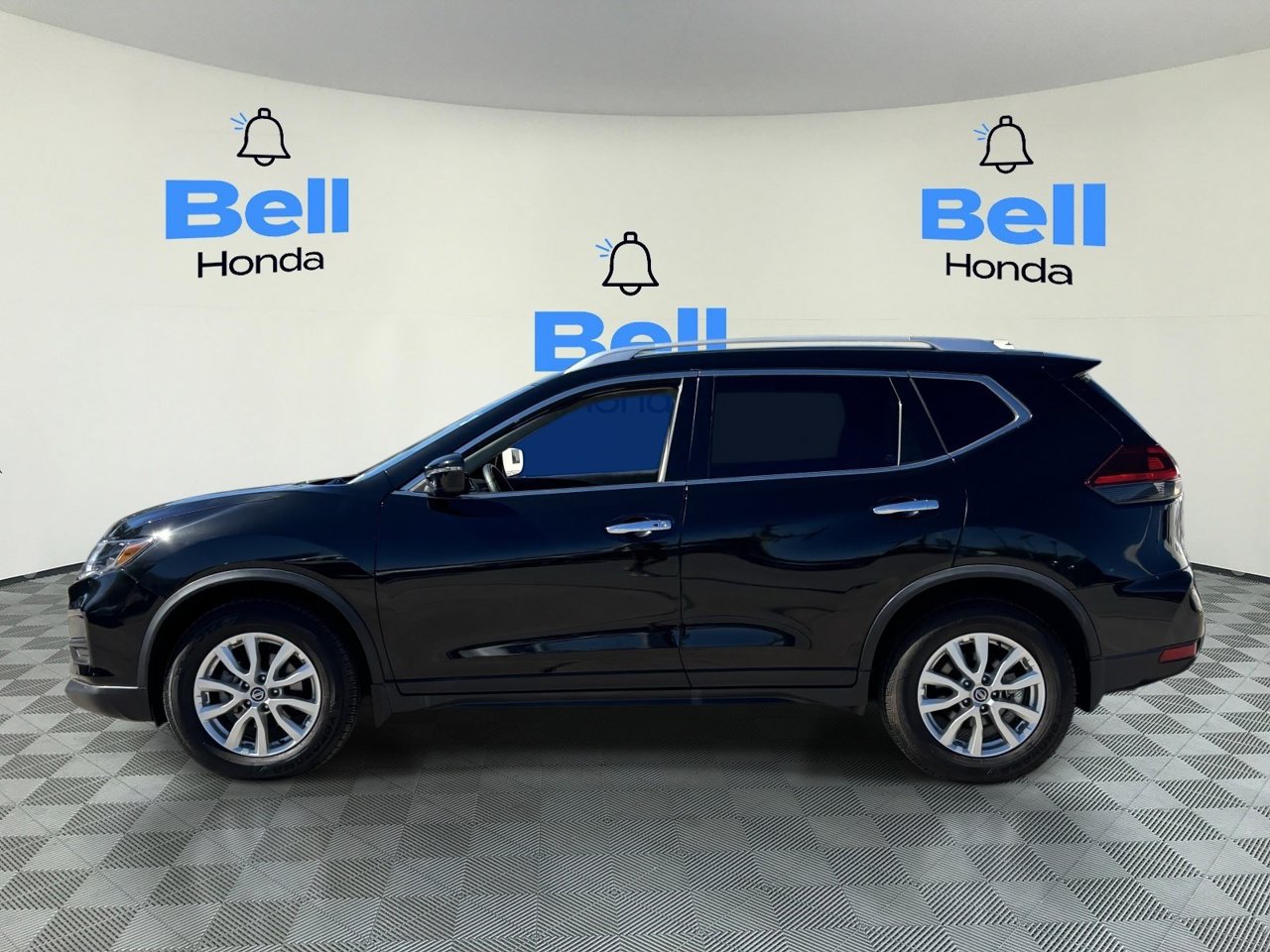 Used 2020 Nissan Rogue SV FWD image 2