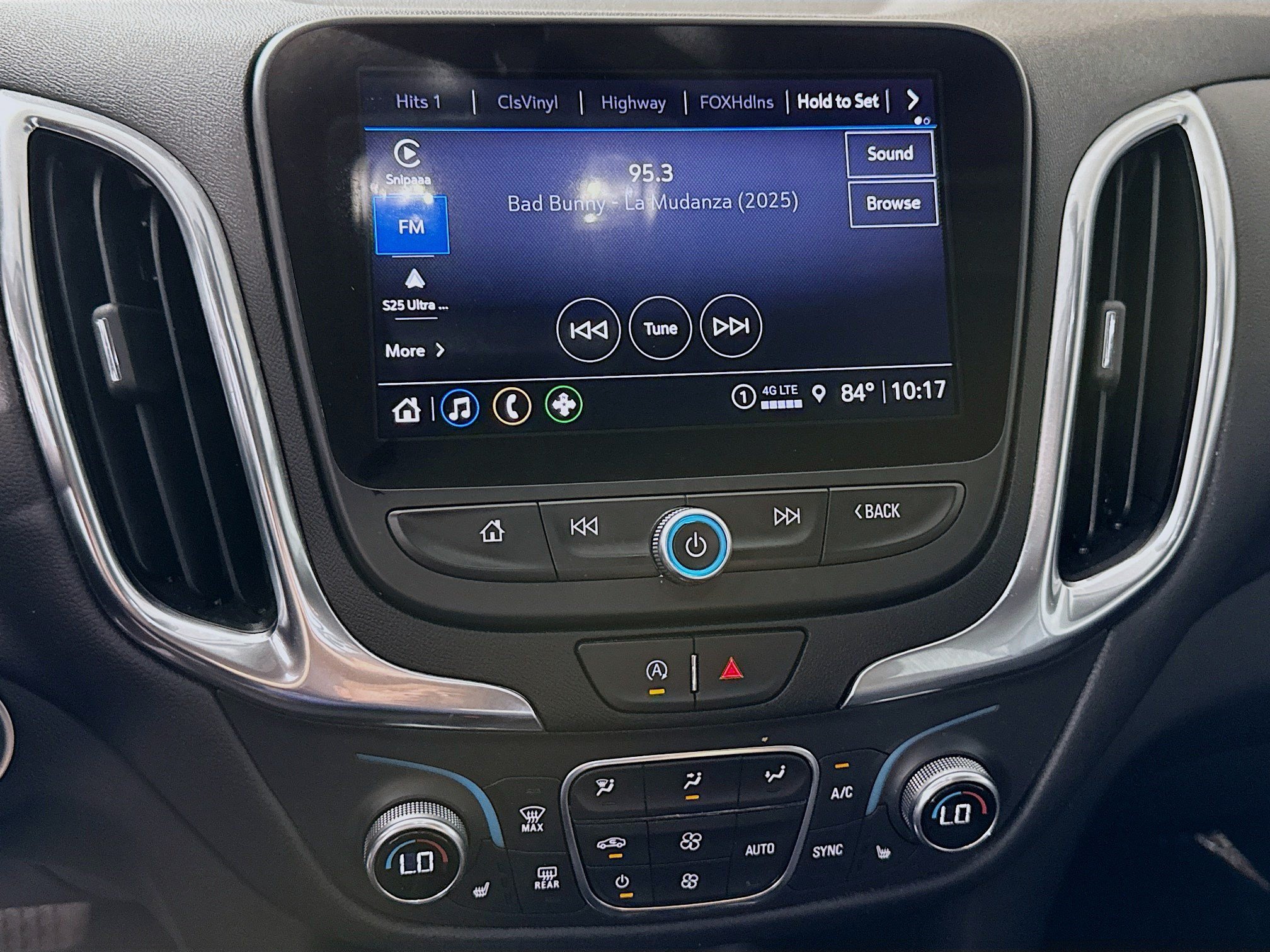 Used 2024 Chevrolet Equinox LT FWD image 18