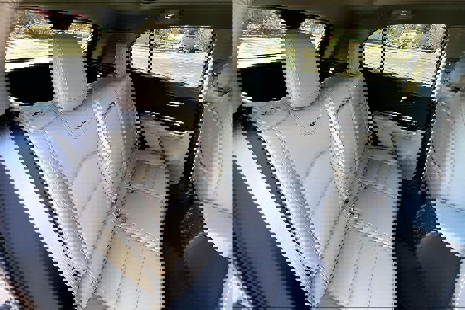 Used 2023 Cadillac XT4 Luxury w/ Cold Weather Package image 20