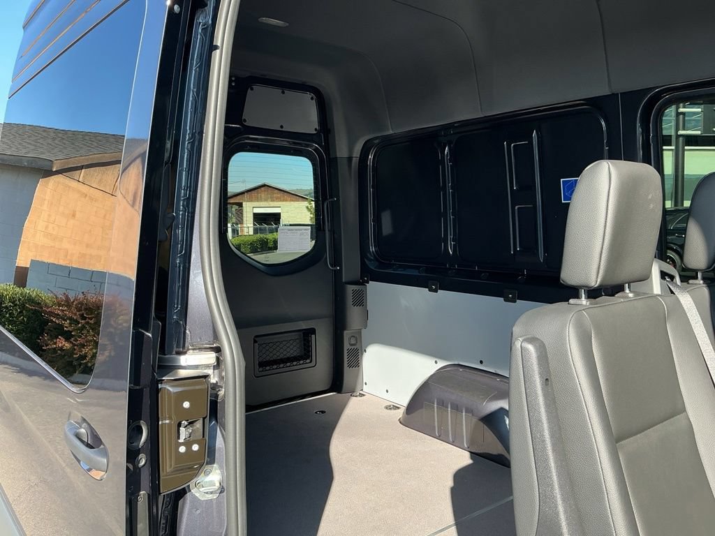 Used 2025 Mercedes-Benz Sprinter 2500 image 20
