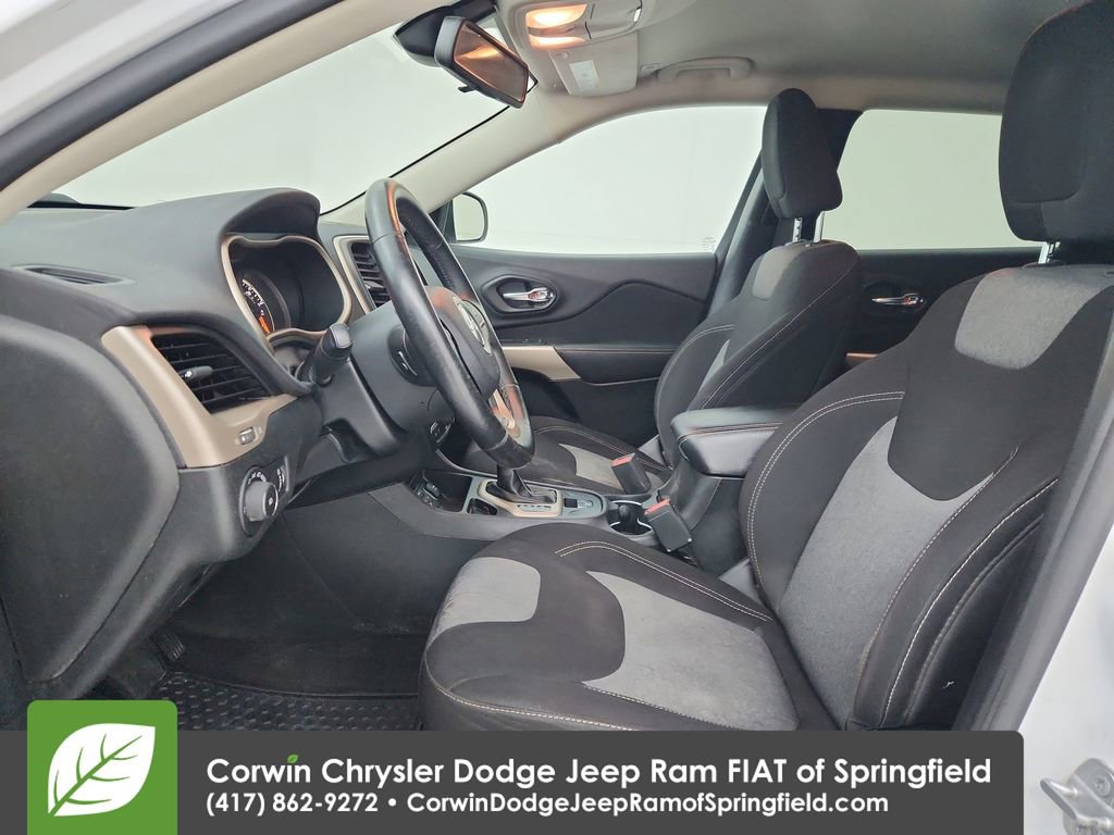 Used 2018 Jeep Cherokee Latitude w/ Cold Weather Group image 19