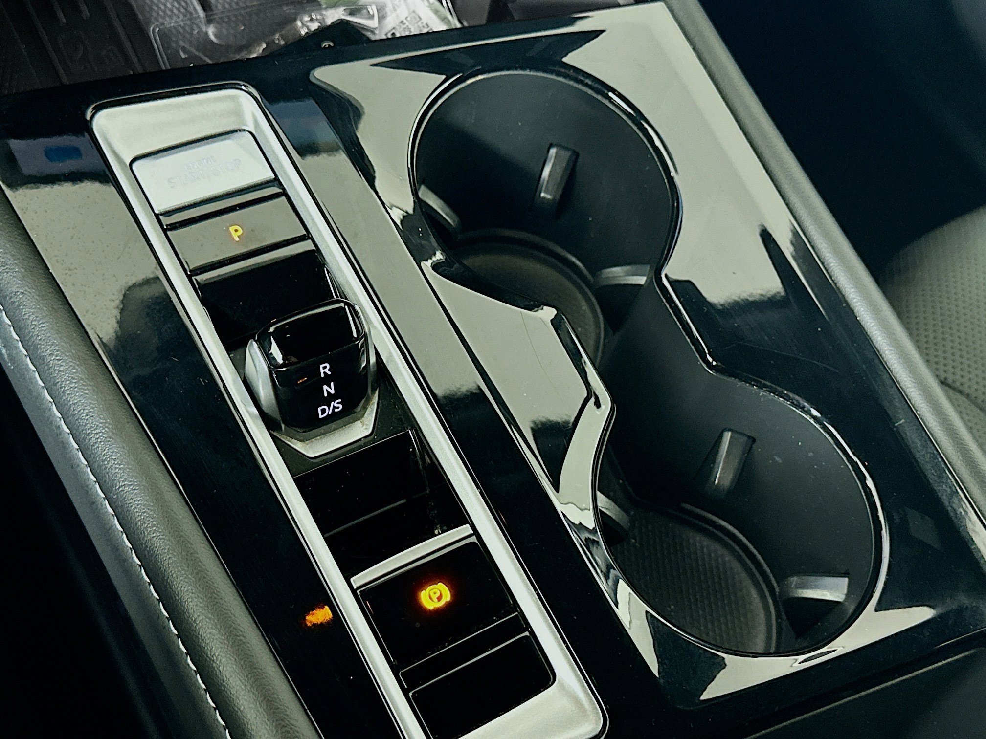 Used 2025 Volkswagen Atlas Cross Sport SE image 24