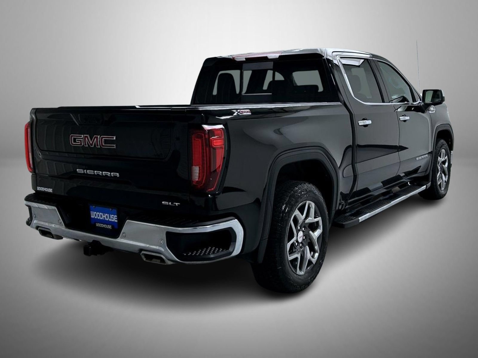 Used 2024 GMC Sierra 1500 SLT w/ SLT Premium Plus Package AWD/4WD image 5