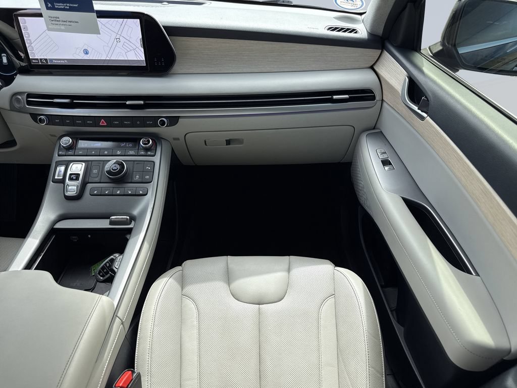 Used 2024 Hyundai Palisade Limited FWD image 16