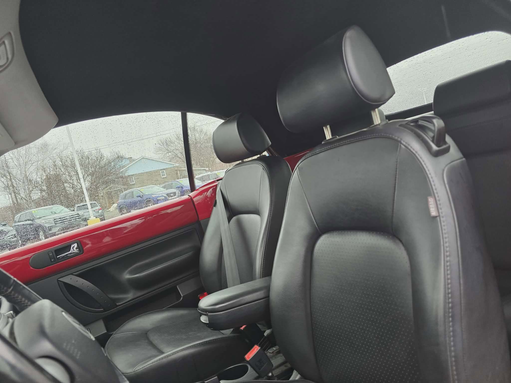 Used 2009 Volkswagen Beetle S image 11