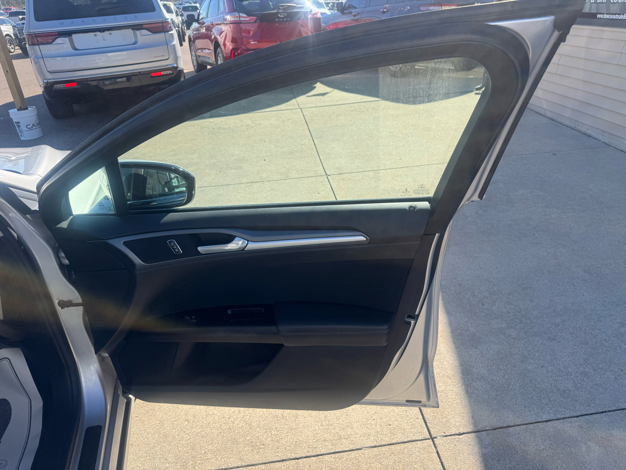 Used 2014 Ford Fusion SE image 15