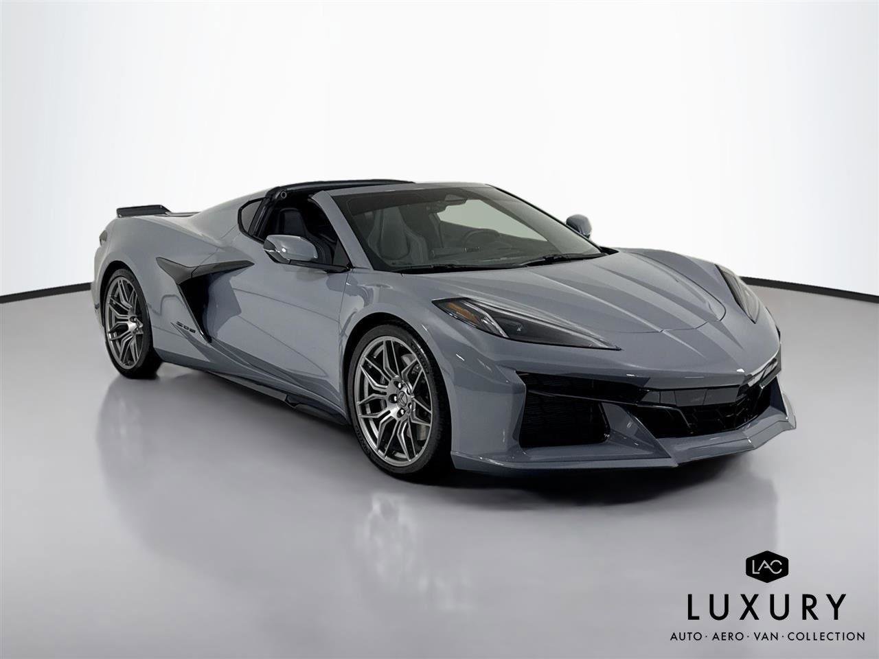 Used 2025 Chevrolet Corvette Z06 RWD image 3