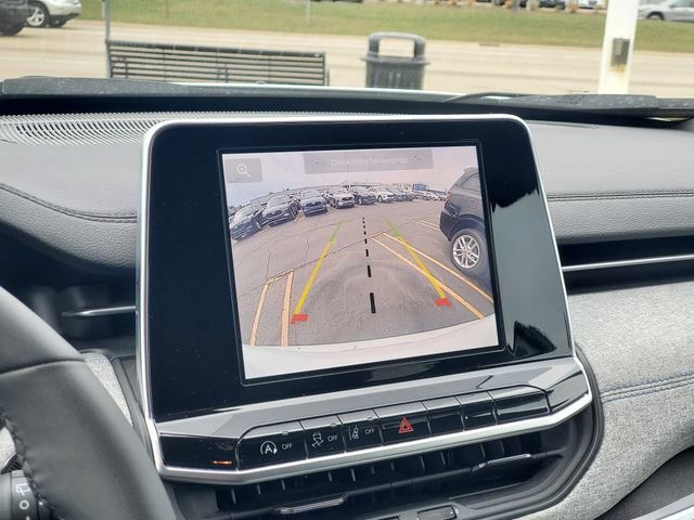 Used 2025 Jeep Compass Latitude AWD/4WD image 19