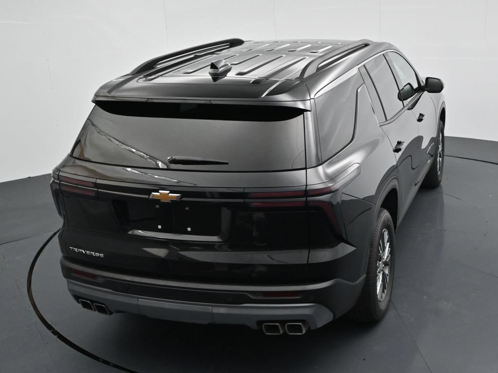 Used 2025 Chevrolet Traverse LT FWD image 23