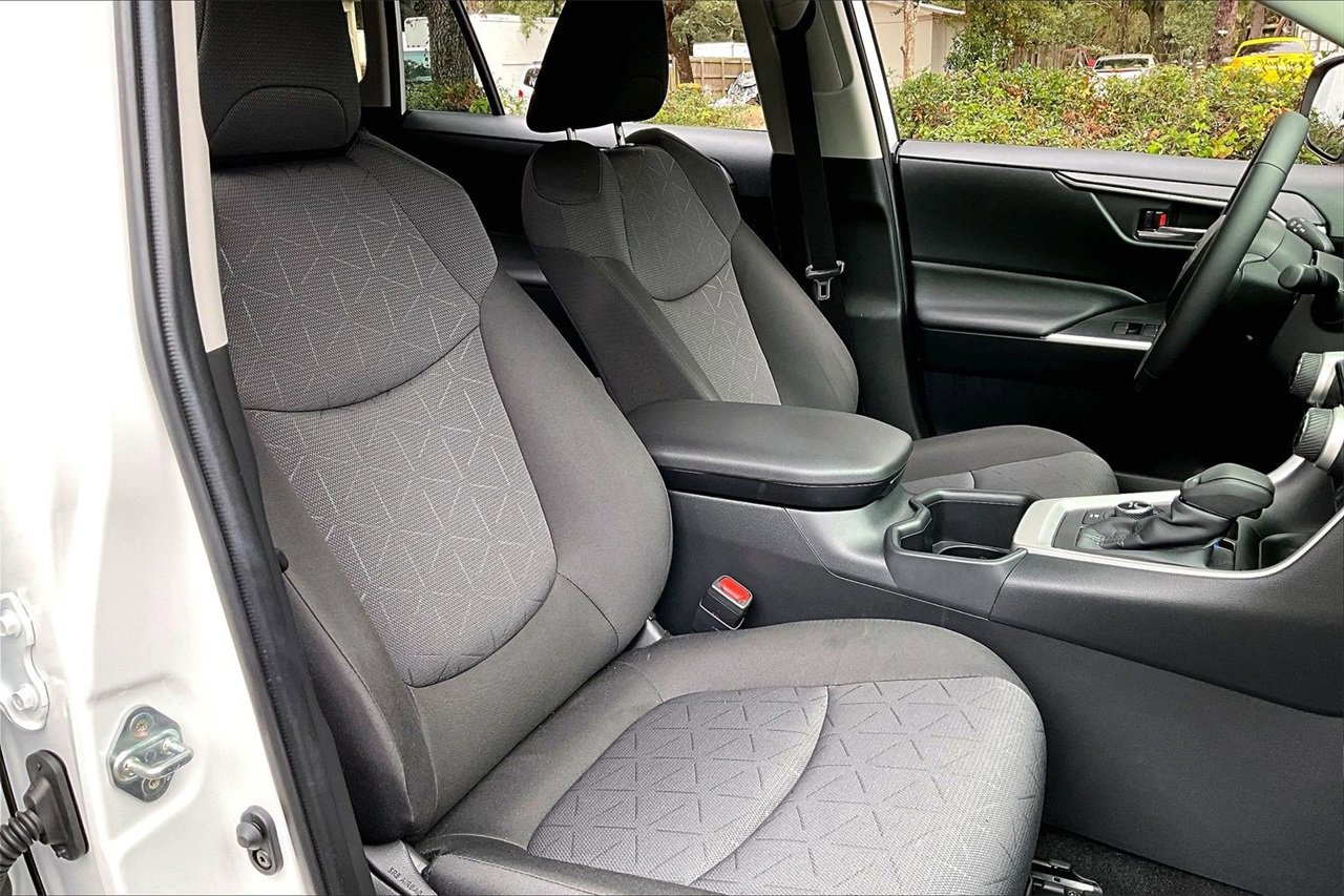 Used 2025 Toyota RAV4 XLE image 26