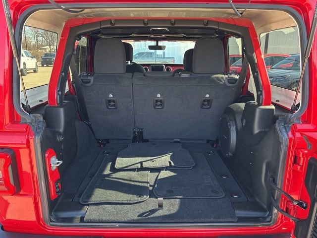 Used 2022 Jeep Wrangler Unlimited Rubicon w/ Cold Weather Group image 13