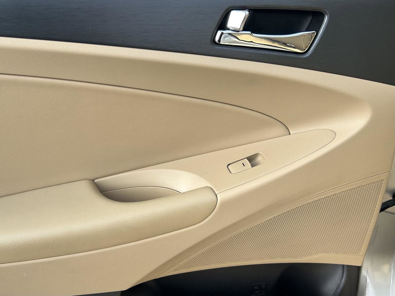 Used 2011 Hyundai Sonata GLS image 15