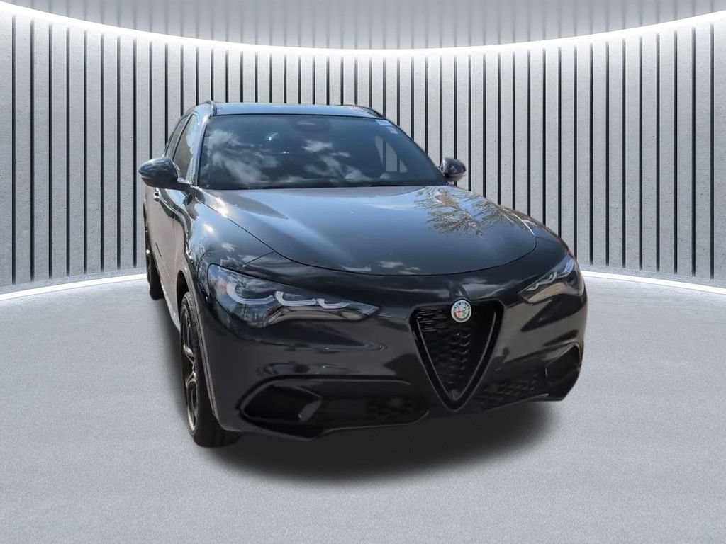 Used 2025 Alfa Romeo Stelvio Sprint AWD/4WD image 5