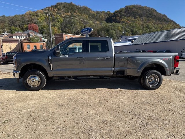 New 2026 Ford F350 XLT image 2