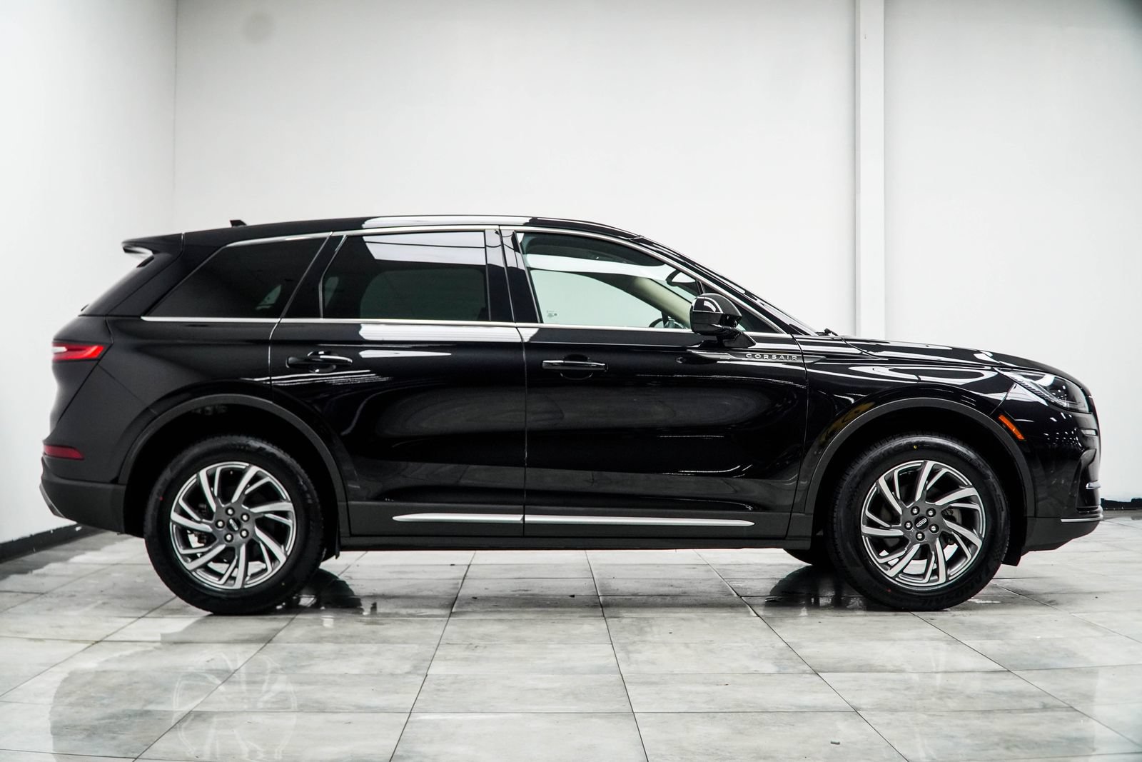 Used 2025 Lincoln Corsair AWD image 8