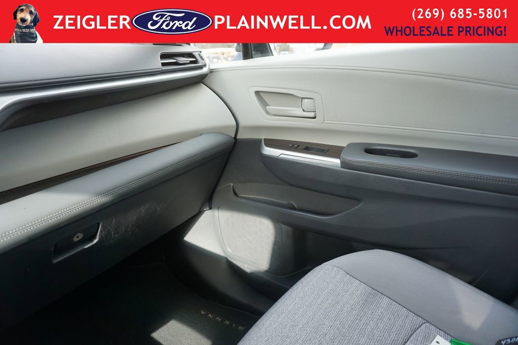 Used 2021 Toyota Sienna LE image 27