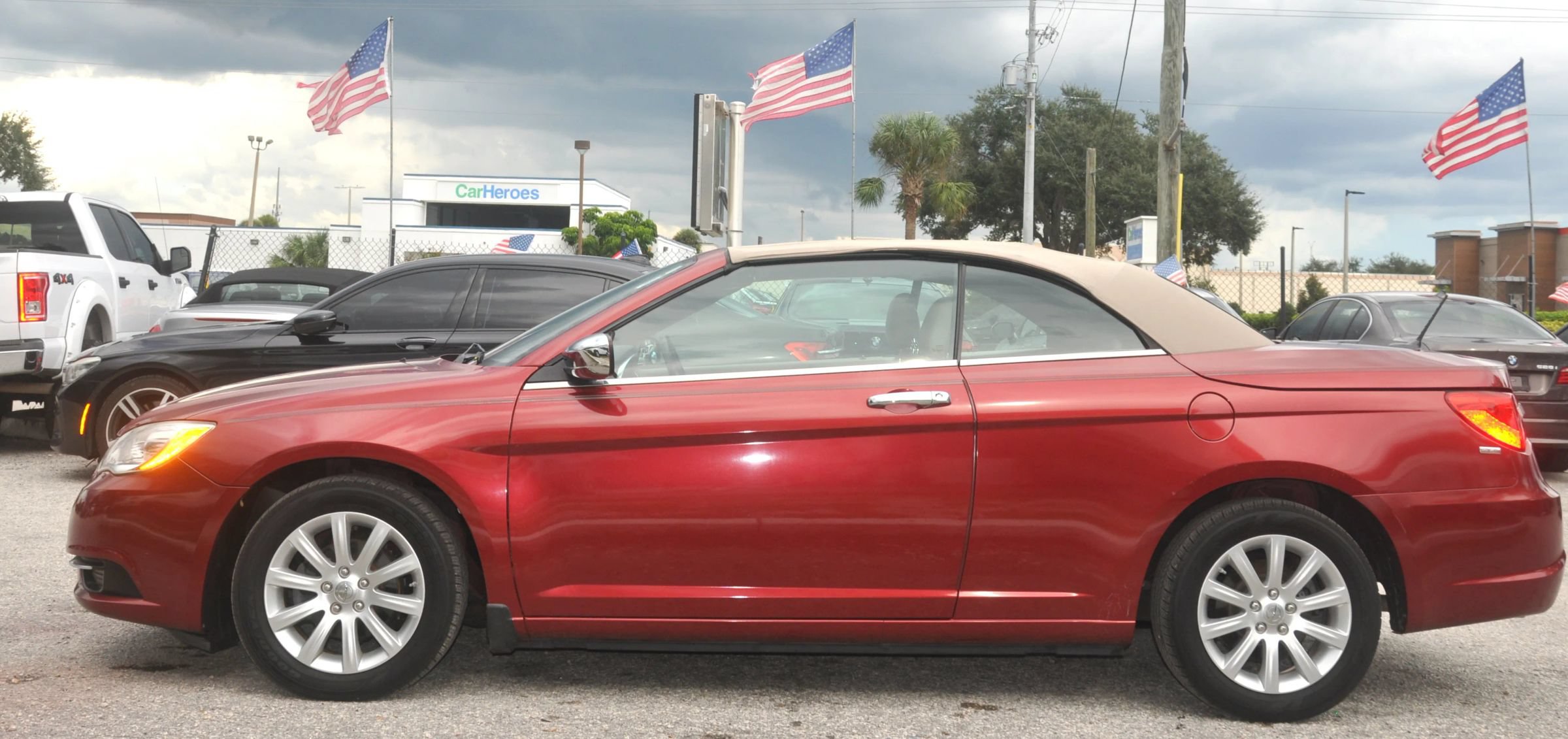 Used 2011 Chrysler 200 Touring FWD image 6
