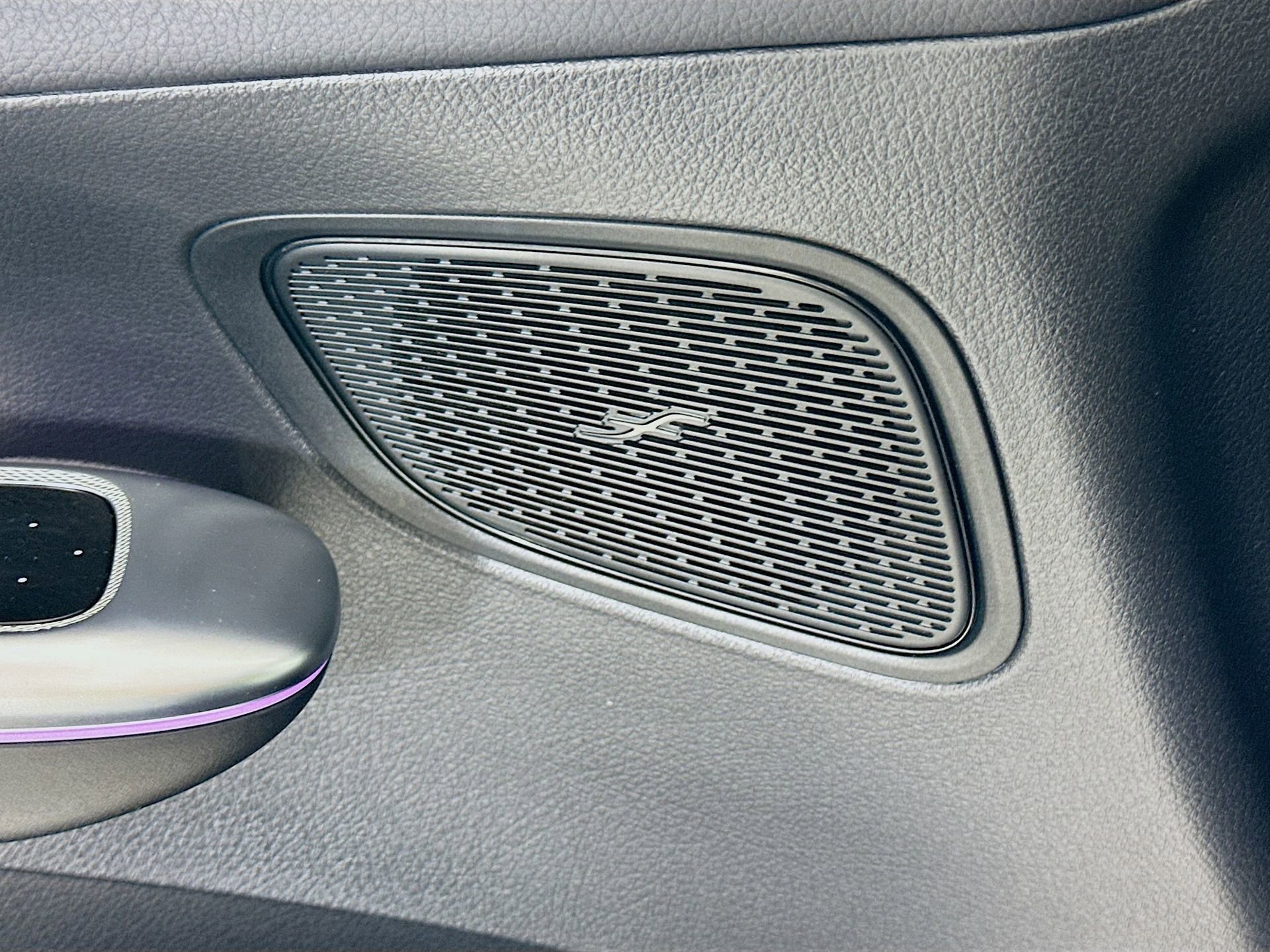 Used 2025 Mercedes-Benz GLC 300 4MATIC image 20