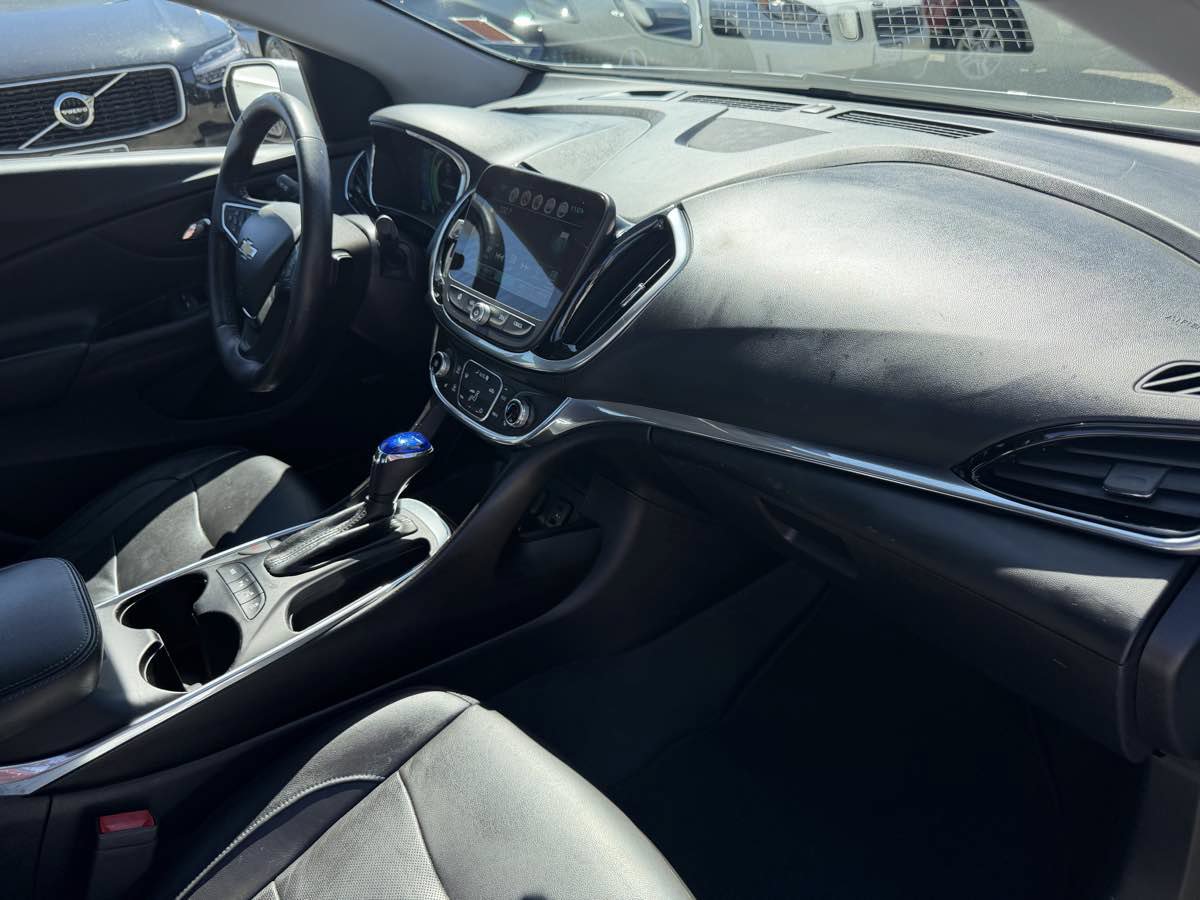 Used 2017 Chevrolet Volt Premier w/ Driver Confidence II Package FWD image 17
