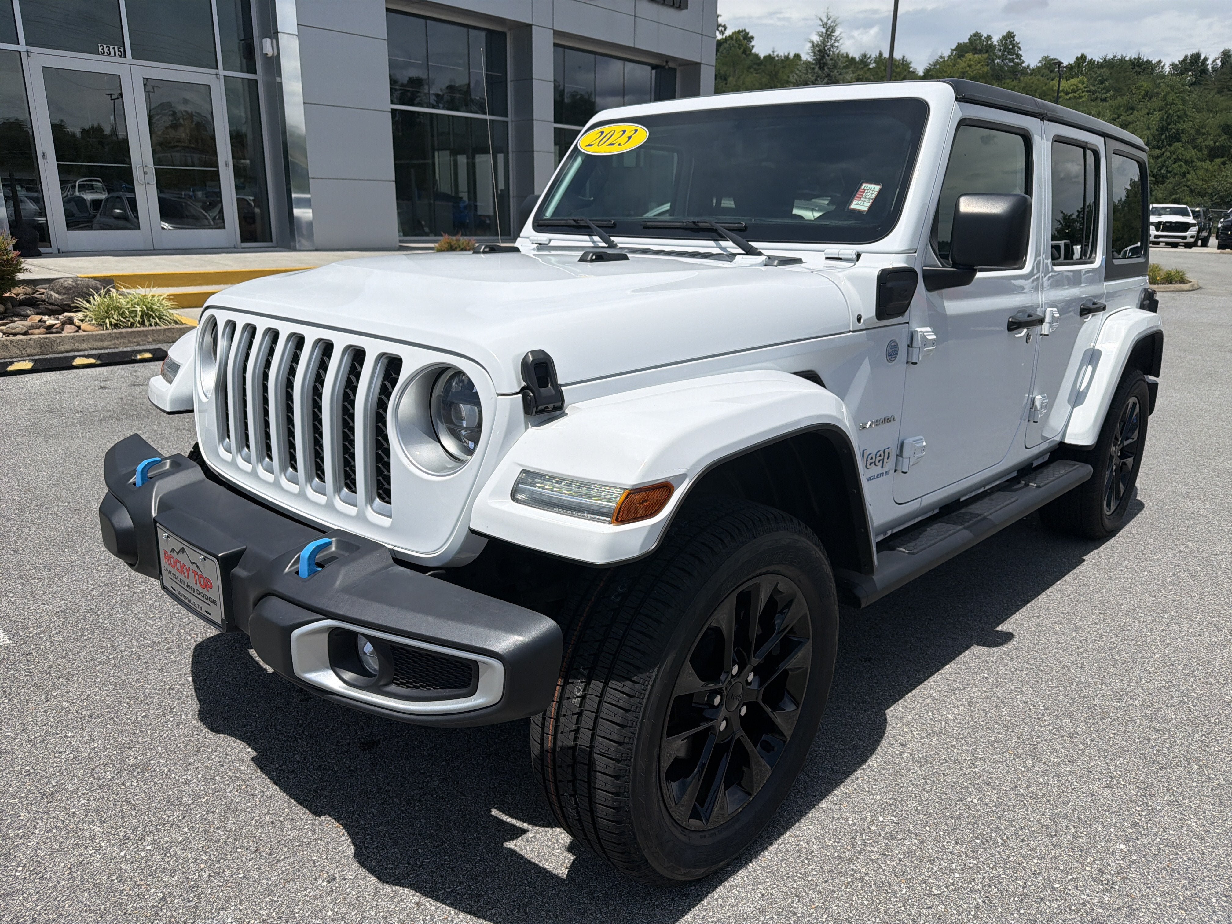 Used 2023 Jeep Wrangler Unlimited Sahara AWD/4WD image 2