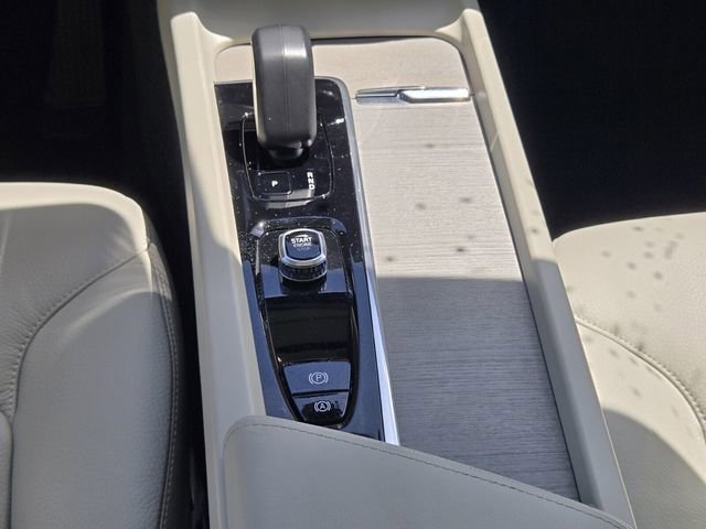 Certified 2023 Volvo XC60 B5 Plus w/ Protection Package Premier FWD image 21