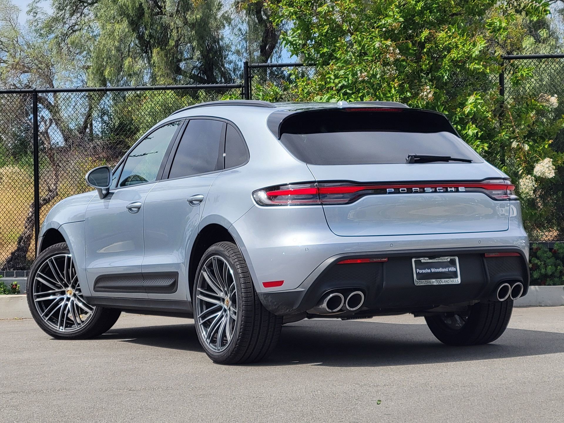 Used 2026 Porsche Macan AWD/4WD image 3