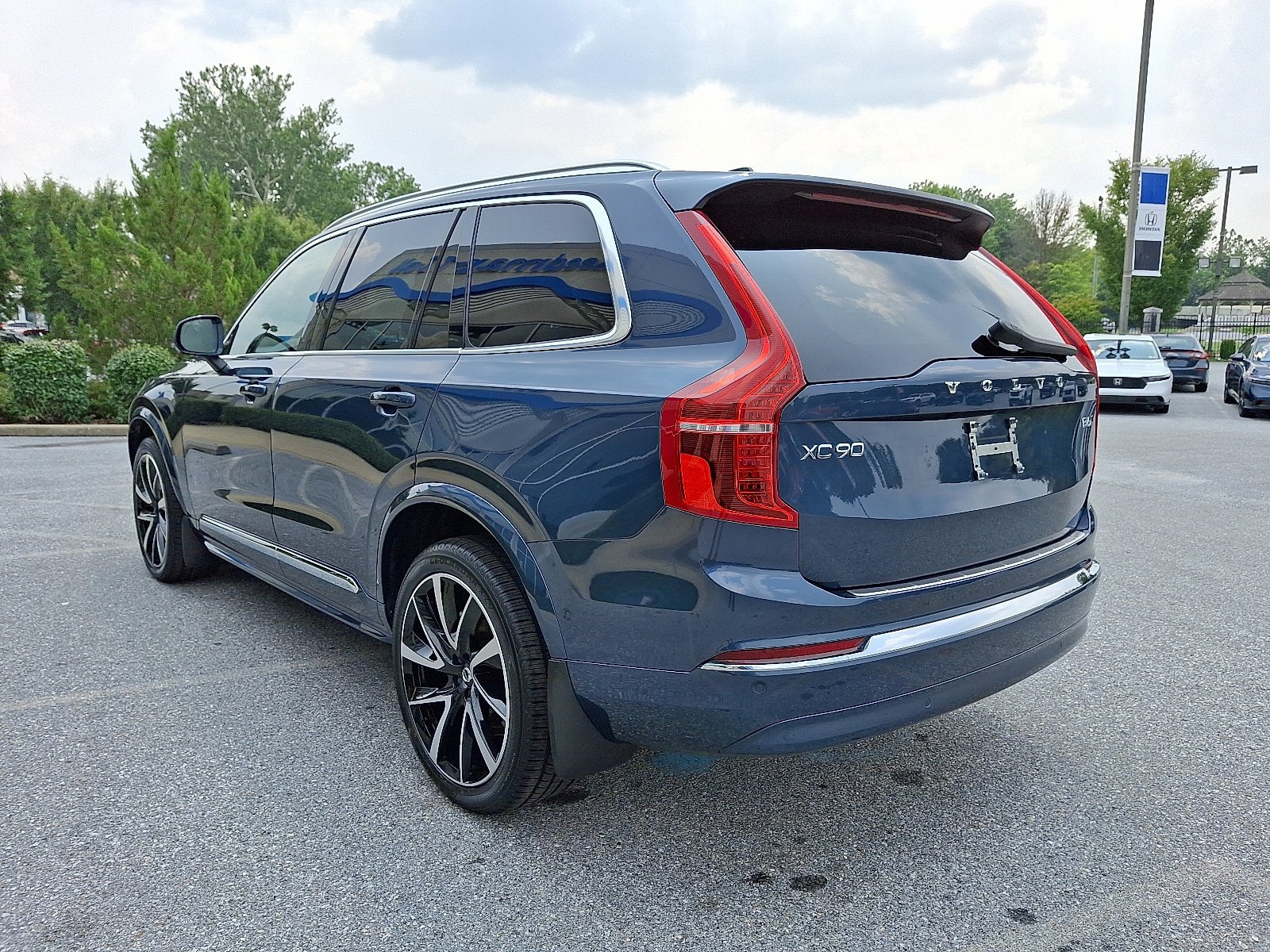 Used 2023 Volvo XC90 B6 Plus w/ Protection Package AWD/4WD image 4
