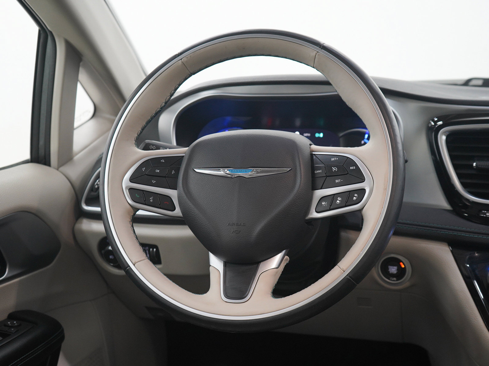 Used 2018 Chrysler Pacifica Limited w/ Advanced Safetytec Group FWD image 20