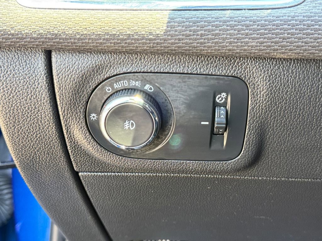 Used 2018 Chevrolet Cruze LT w/ Sun And Sound Package FWD image 20