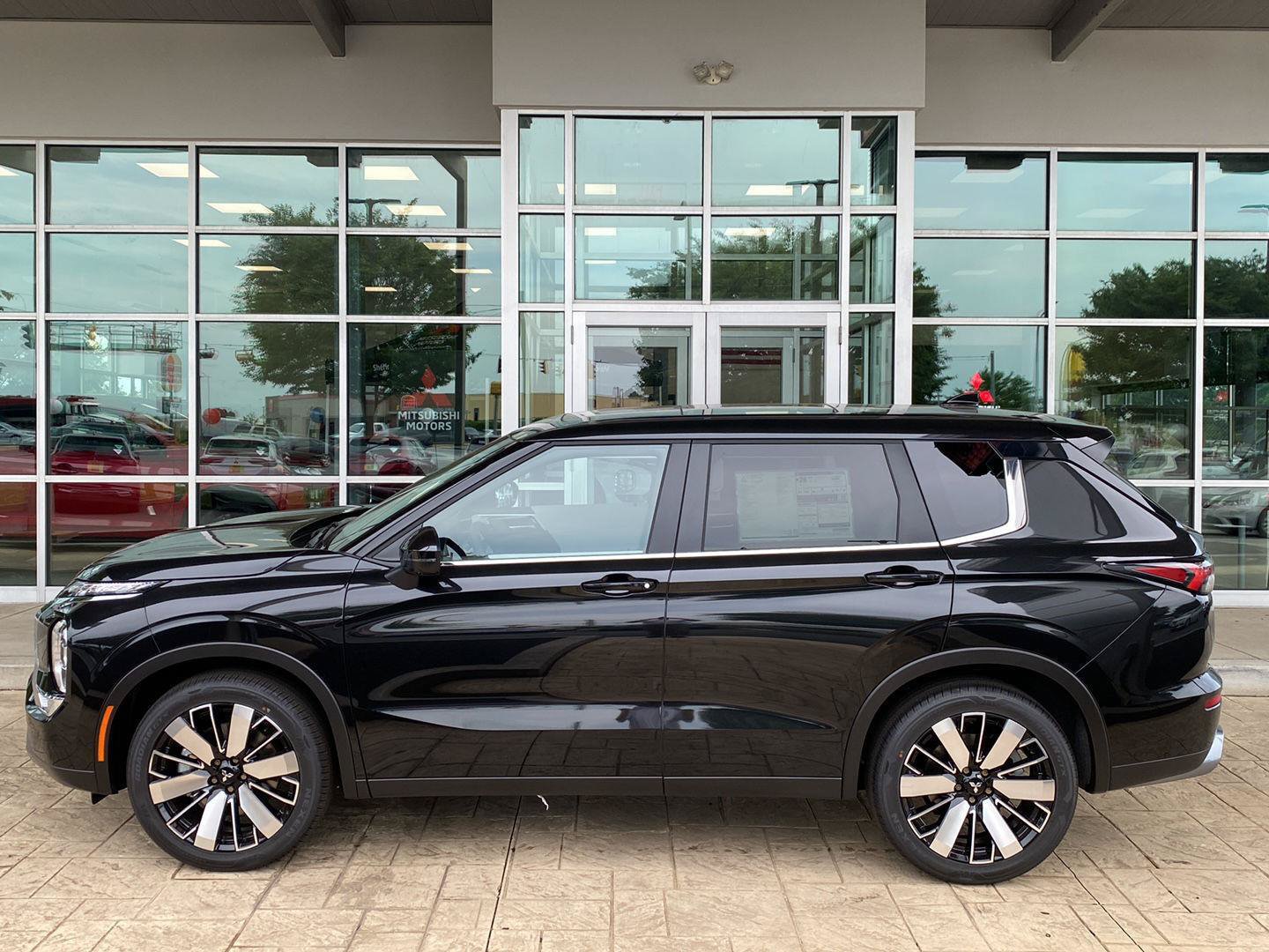 New 2026 Mitsubishi Outlander SE FWD image 4