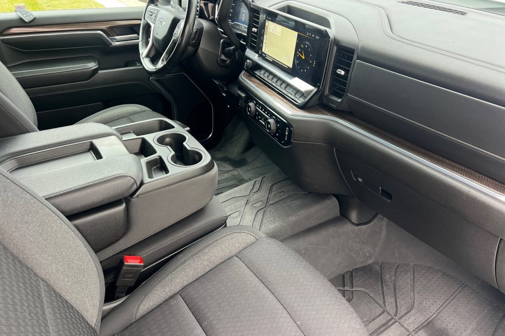 Used 2024 Chevrolet Silverado 3500 LT w/ Z71 Sport Edition image 12