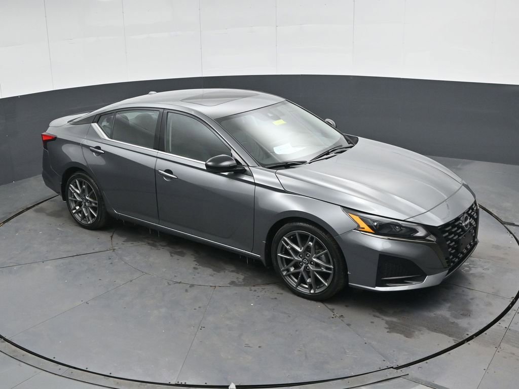 Used 2023 Nissan Altima 2.0 SR FWD image 42