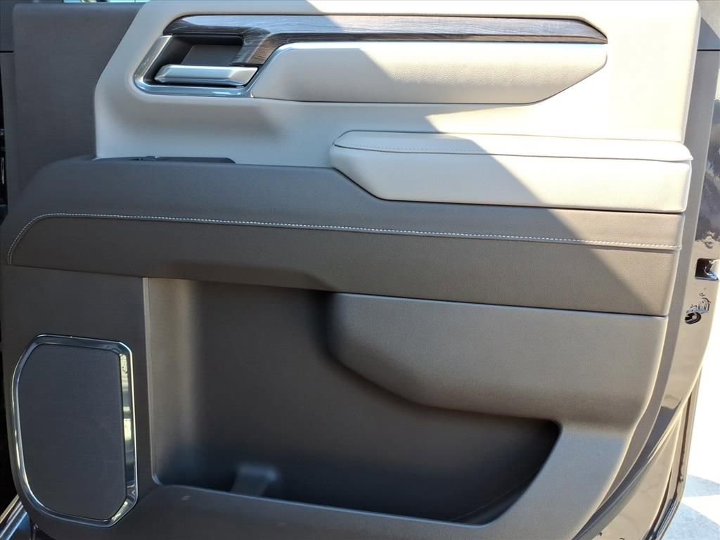 Used 2024 Chevrolet Silverado 2500 LTZ w/ LTZ Plus Package image 14