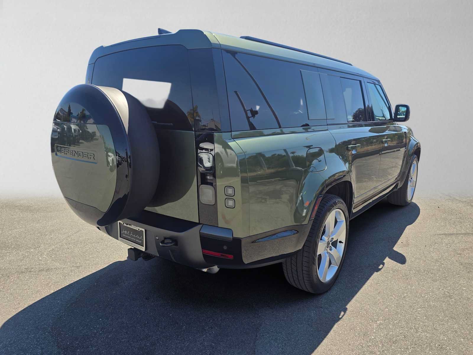 New 2026 Land Rover Defender 130 X-Dynamic SE AWD/4WD image 5