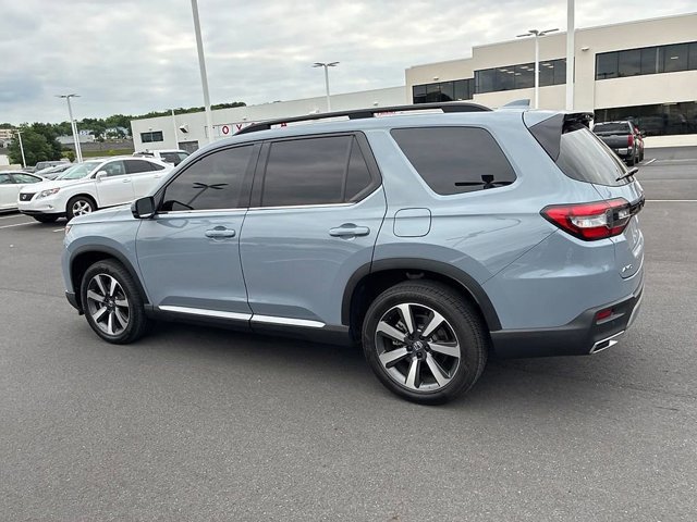 Used 2025 Honda Pilot Touring image 13