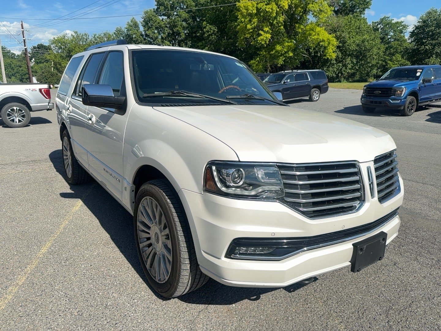 Used 2016 Lincoln Navigator Select AWD/4WD image 6