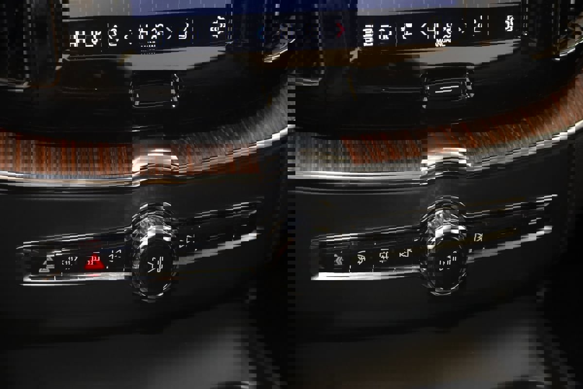 Used 2023 Volvo XC60 B5 Plus w/ Climate Package image 30