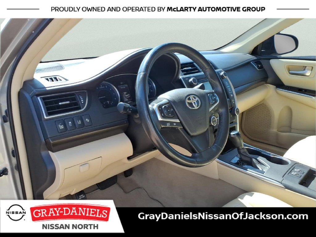 Used 2017 Toyota Camry XLE w/ Moonroof Package FWD image 9
