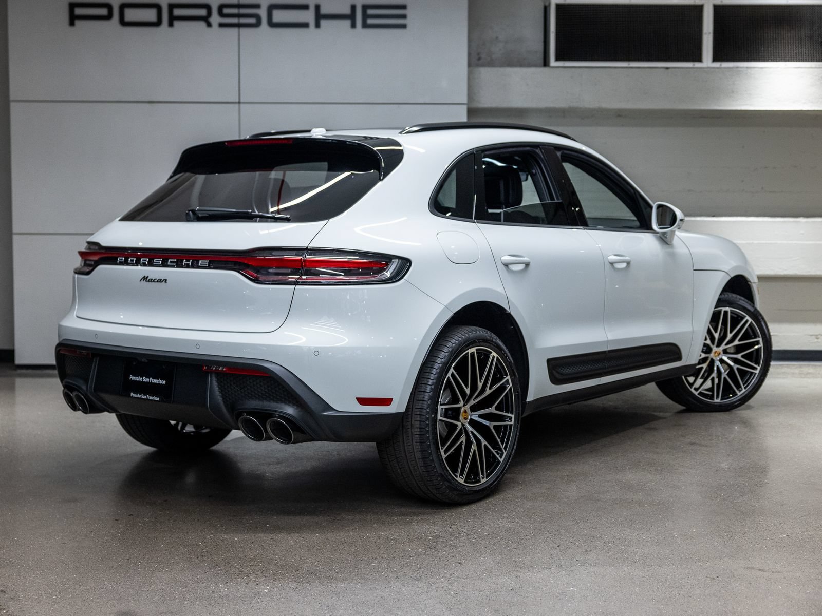 Certified 2026 Porsche Macan AWD/4WD image 8