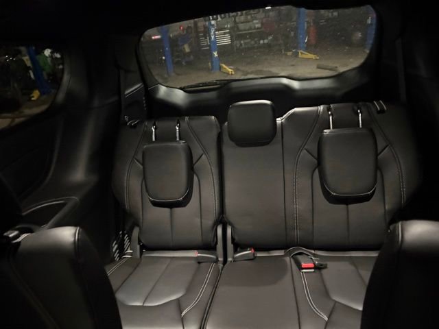 Used 2025 Chrysler Pacifica Select image 10