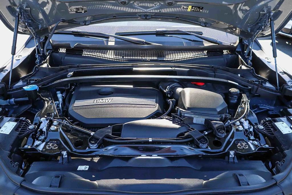 Used 2025 BMW X2 xDrive28i w/ M Sport Package image 27